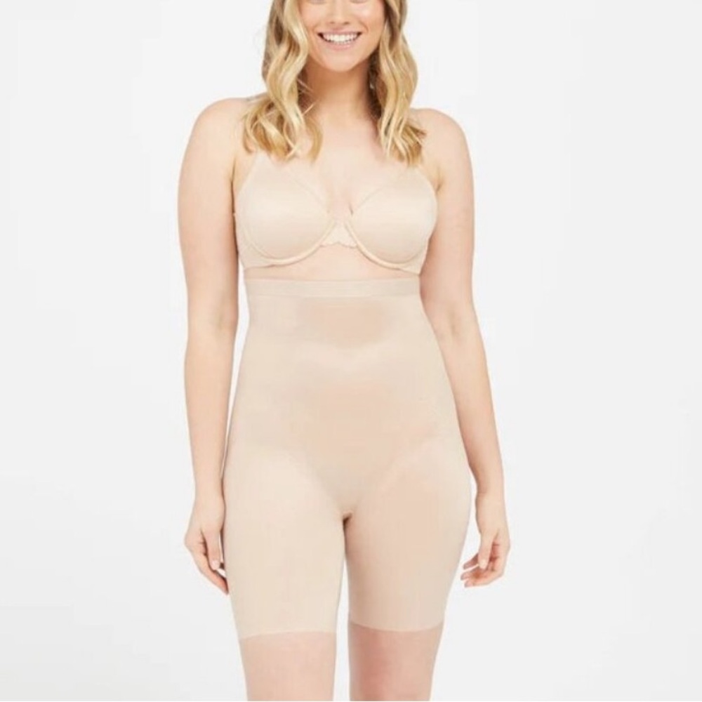 Spanx Thinstincts High-Waisted Mid-Thigh Short in Nude Size medium